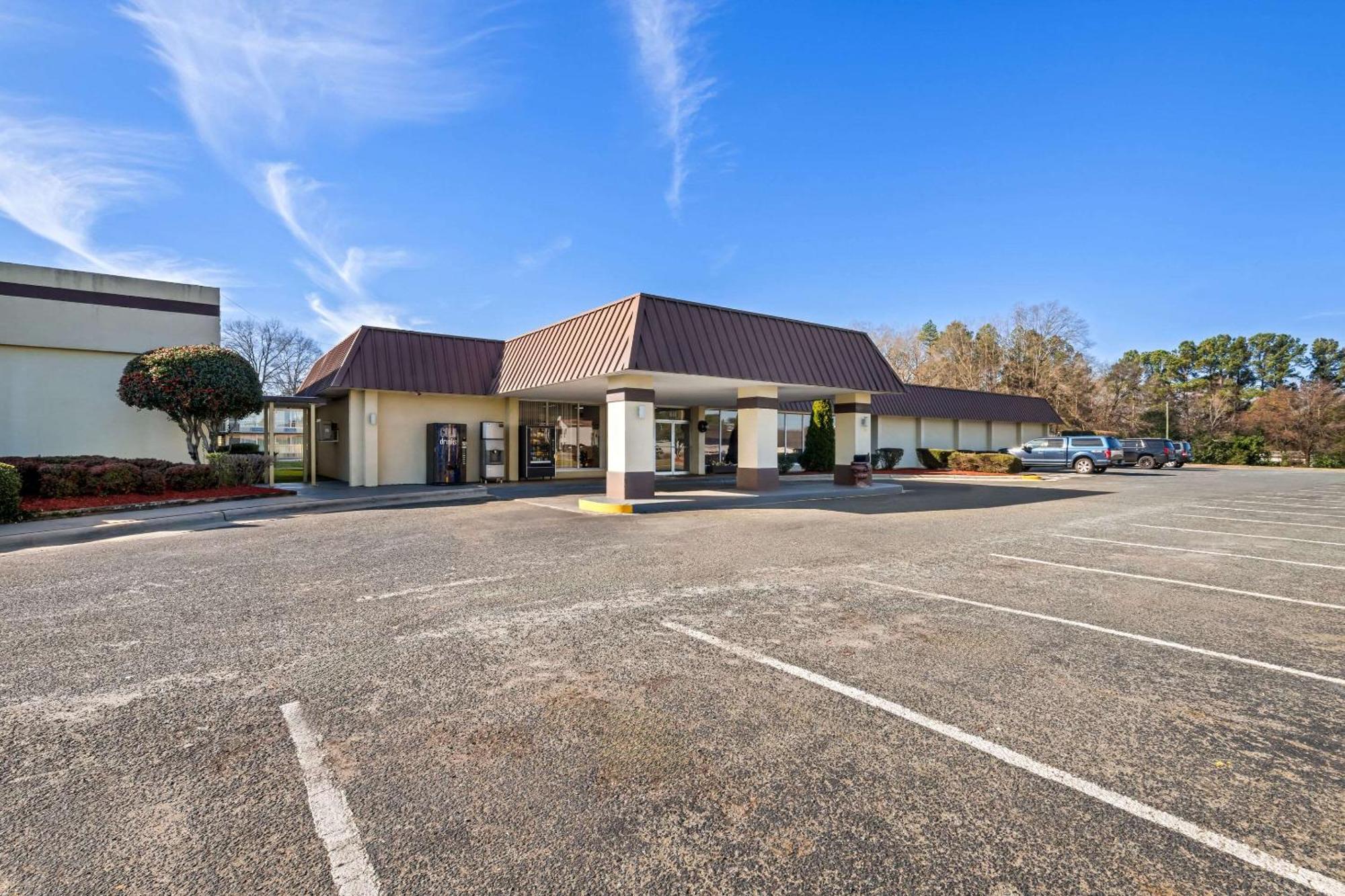 Rodeway Inn Monroe Exterior photo